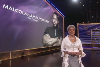 Hołd dla Malcolma-Jamala Warnera na gali Emmy. "Na zawsze w sercach"