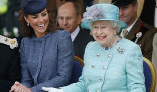 Księżna Kate oddała symboliczny hołd zmarłej królowej. Założyła szczególny dodatek do kreacji
