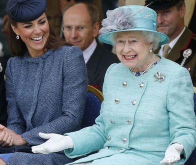 Księżna Kate oddała symboliczny hołd zmarłej królowej. Założyła szczególny dodatek do kreacji