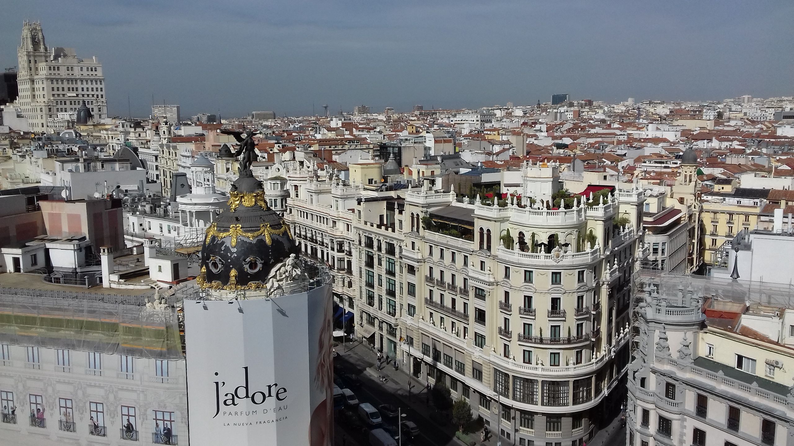 Widok z tarasu w gmachu El Círculo de Bellas Artes 