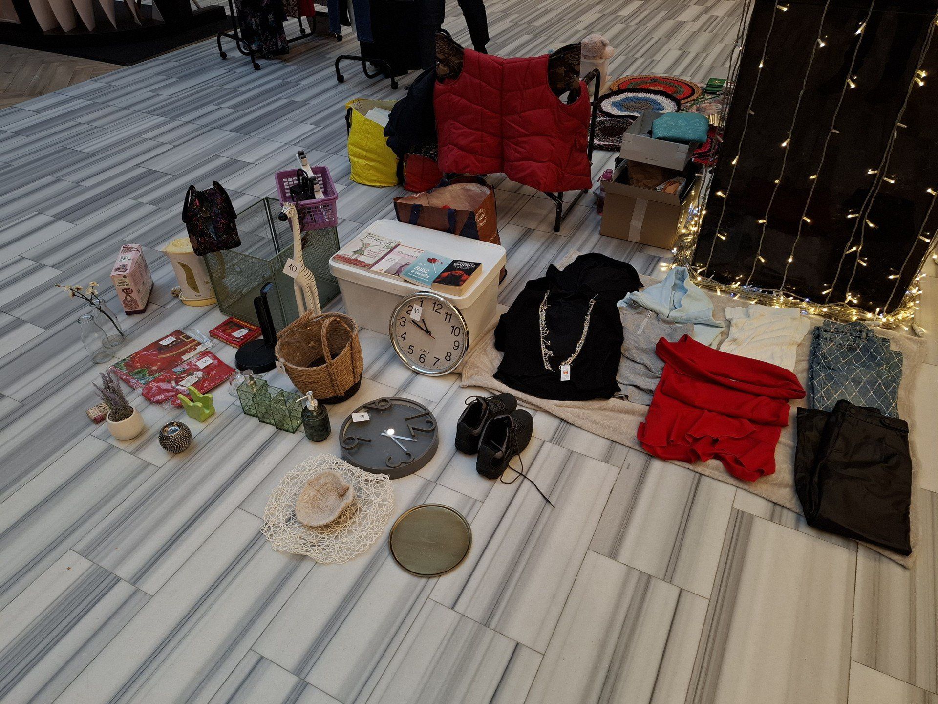 Trwa wyprzedaż garażowa w CH Promenada. Na miejscu perełki za półdarmo!