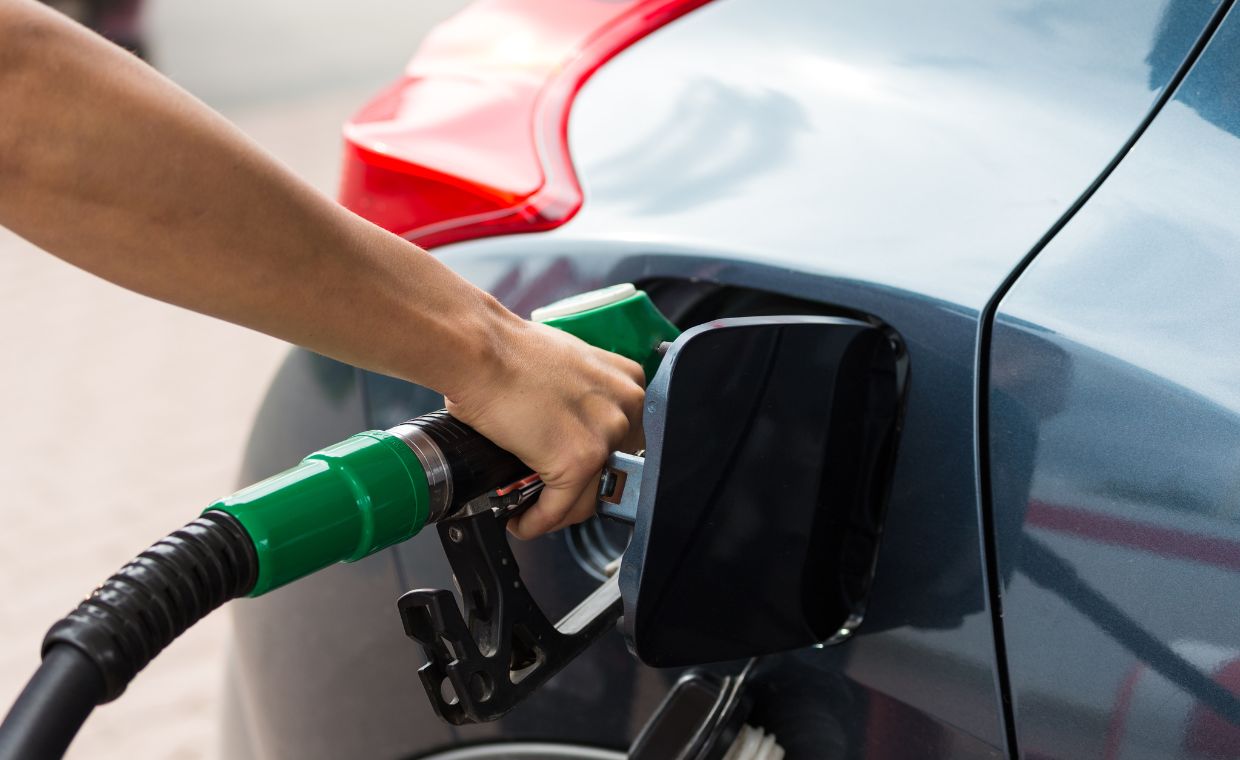 Ceny paliw na stacjach rosną mimo spadków w hurcie. Eksperci wyjaśniają powody