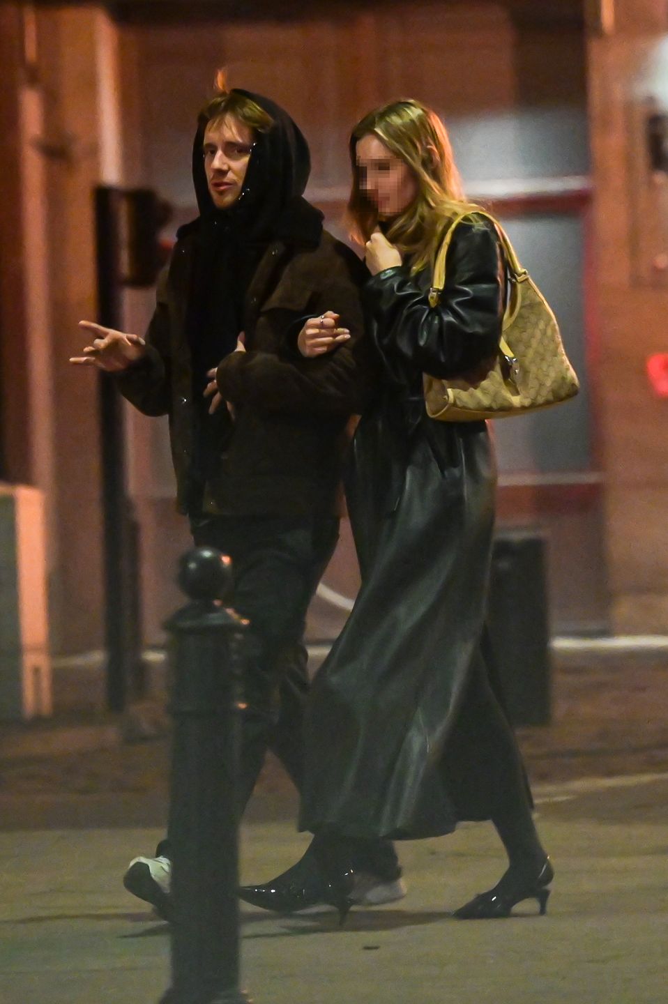 Maciej Musiał wywija w klubie z tajemniczą towarzyszką