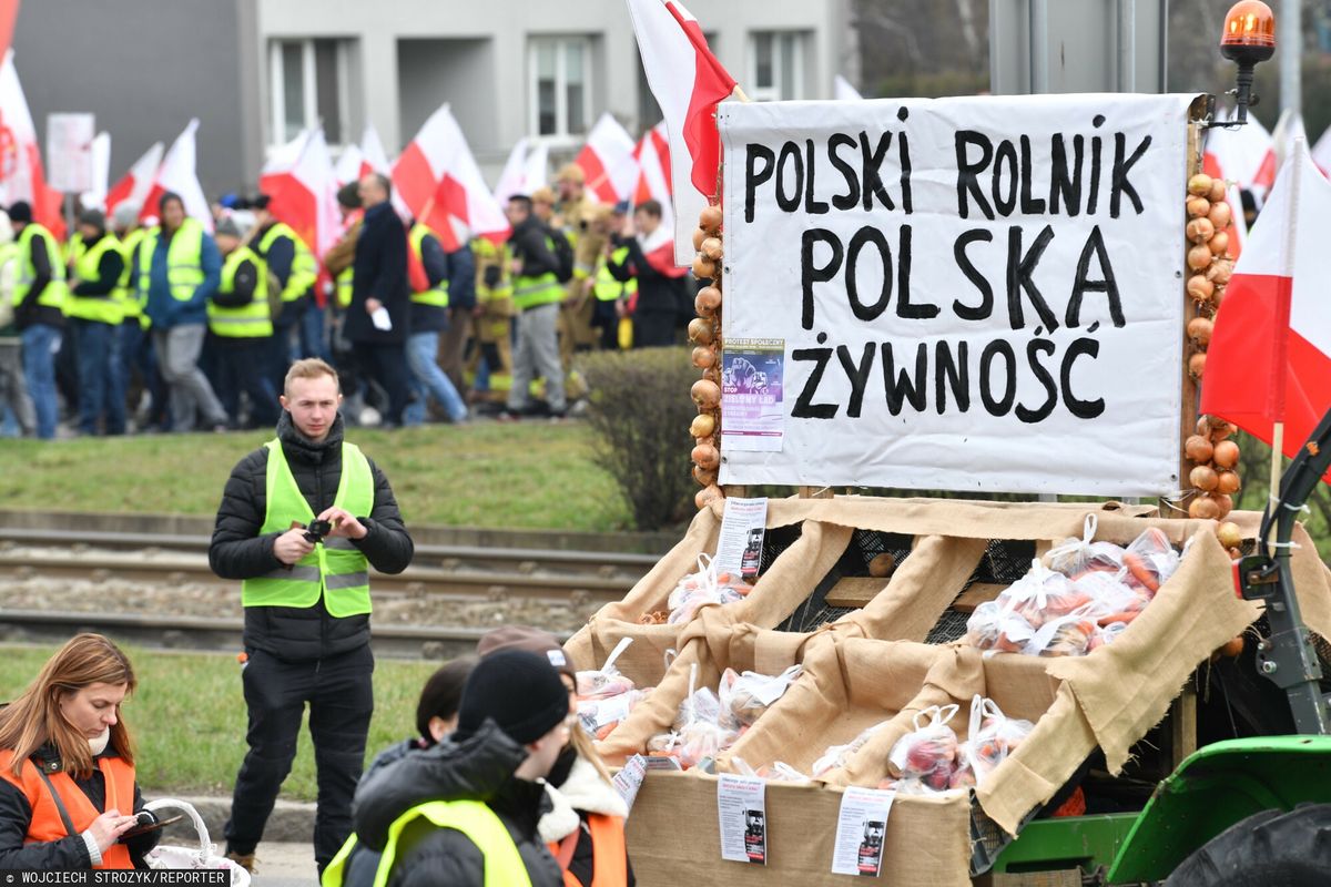 protesty rolników, rolnicy, protest, biura poselskie, michał kołodziejczak, strajk Jadą pod biura poselskie. Mają mieć symboliczne prezenty