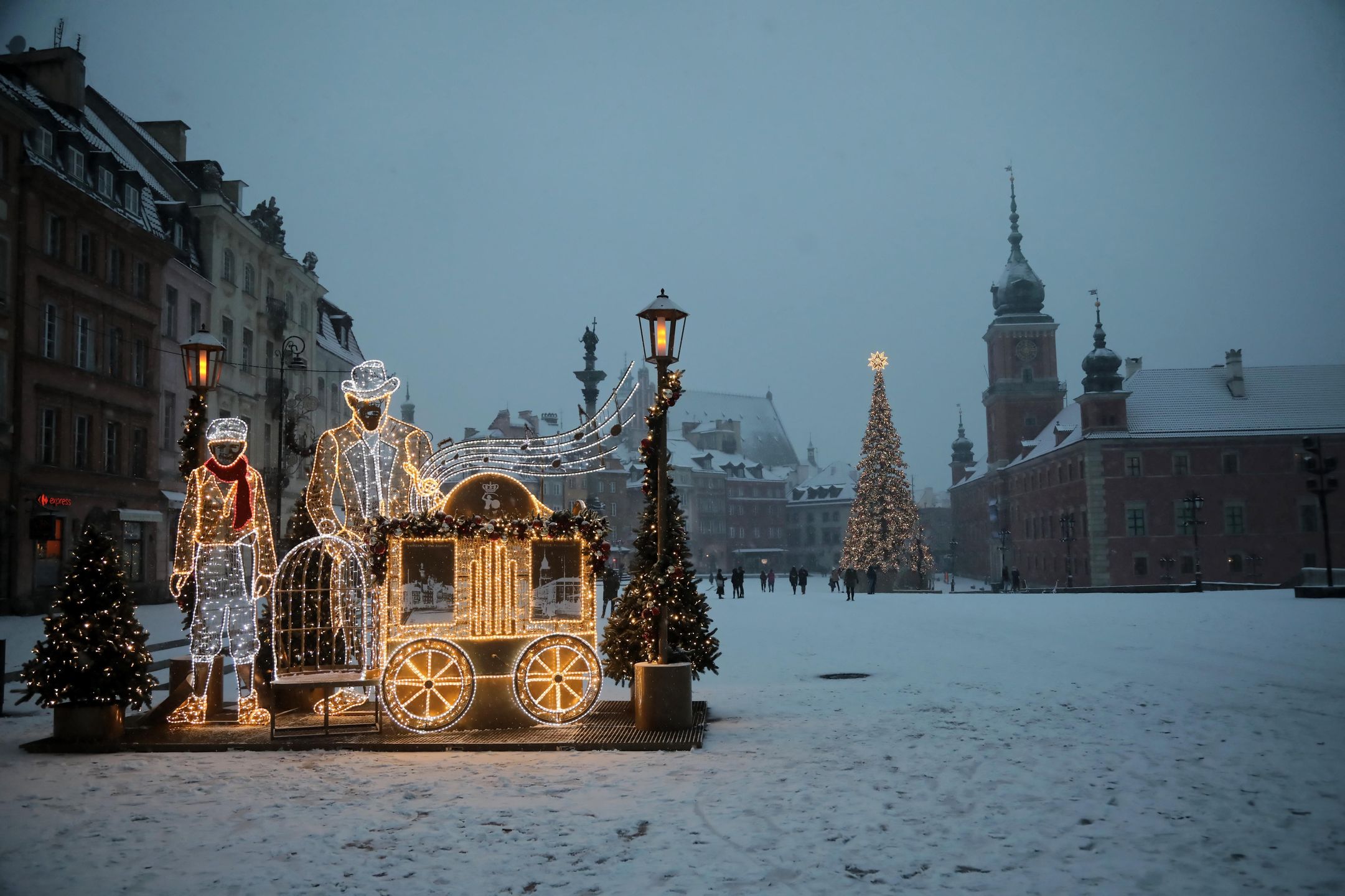 Warszawska Starówka (woj. mazowieckie) pokryła się śniegiem