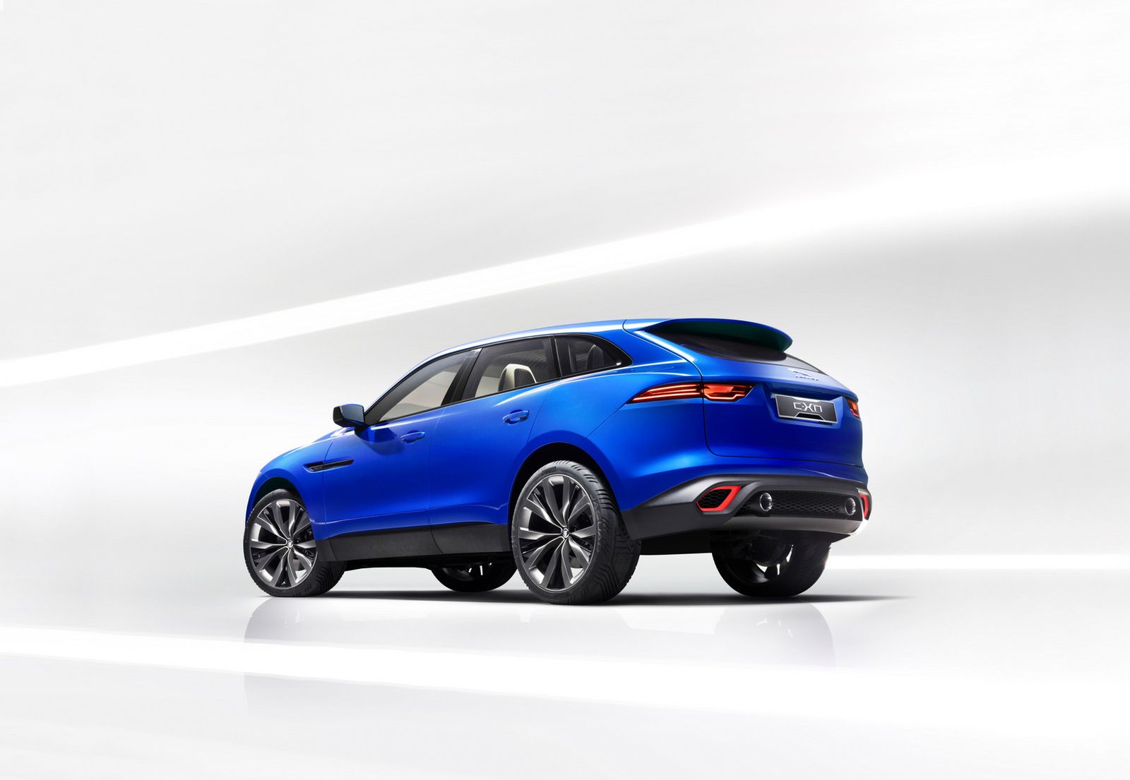 Jaguar C-X17 Concept w studiu i plenerze [galeria] 11