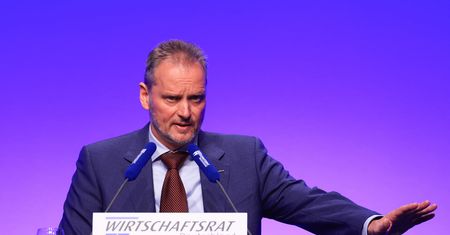 Gigant zwolni nawet 2,5 tysiąca osób. Prezes podaje powód