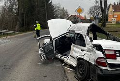 Nie żyje 18-latek. Nie dostosował prędkości, stracił kontrolę nad autem