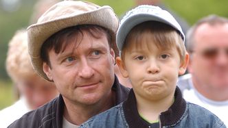 Jacek Kawalec ma dorosłego syna. Tak dziś wygląda 26-letni Kajetan. Dzieli ze znanym ojcem wspólną pasję (FOTO)