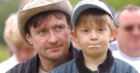 Jacek Kawalec ma dorosłego syna. Tak dziś wygląda 26-letni Kajetan. Dzieli ze znanym ojcem wspólną pasję (FOTO)