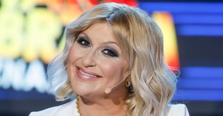 Katarzyna Skrzynecka prezentuje zdjęcia bez makijażu. "Mistrzowie wizażu, zróbcie coś z tą PÓŁPRZYTOMNĄ GĘBĄ"