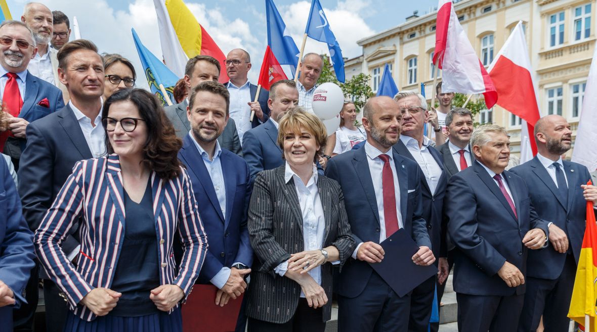 "Najazd" polityków opozycji na Rzeszów. Zjednoczył ją Konrad Fijołek