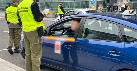 Kontrole przy lotnisku Chopina. Mundurowi wylegitymowali kierowców