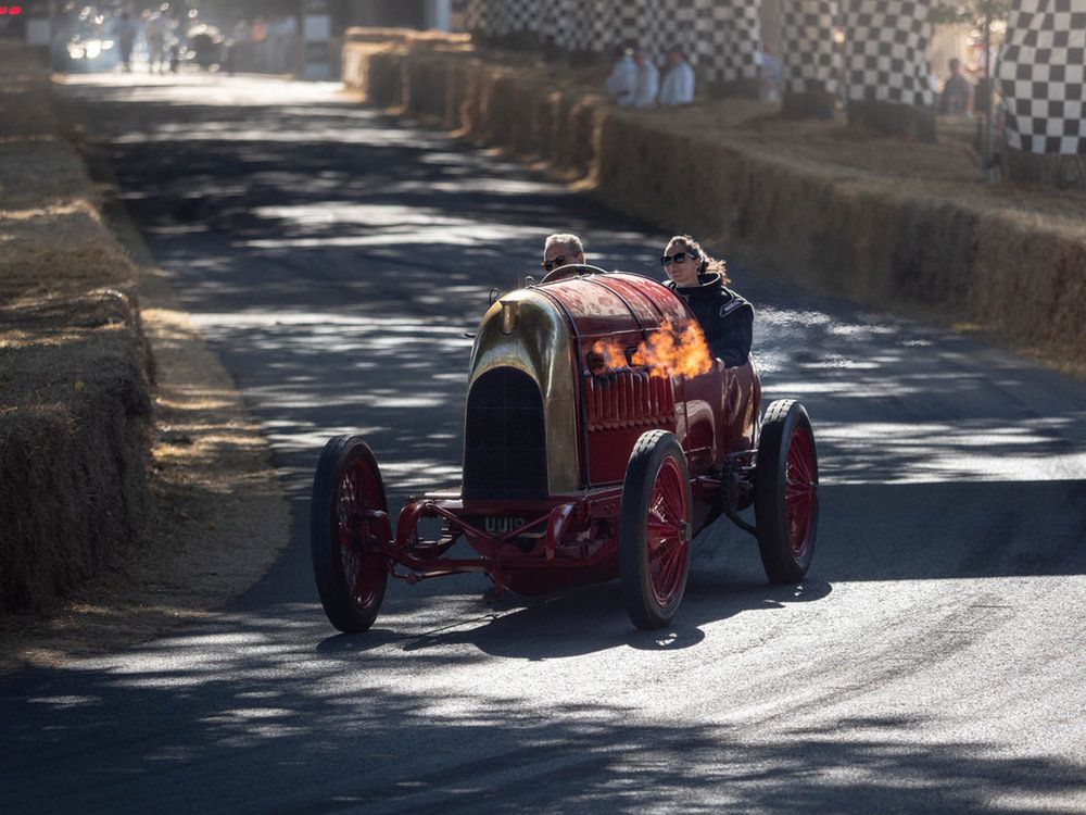 Takie obrazki to codzienność na Festiwalu Prędkości w Goodwood.