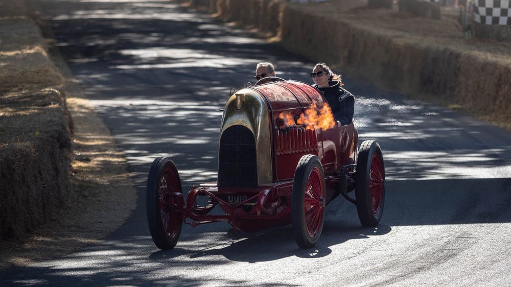 Takie obrazki to codzienność na Festiwalu Prędkości w Goodwood.