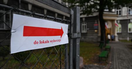Wybory parlamentarne i referendum. Trwa głosowanie