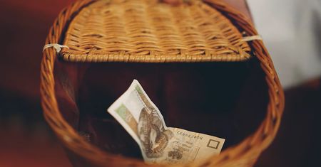 Zakaz handlu też dla... księży?! Na tacę mogliby zbierać tylko w niedziele handlowe