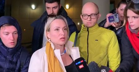 Rosyjskiej dziennikarce grozi 15 lat więzienia. Macron obiecał pomoc