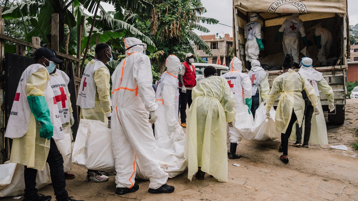 M23 Rebels Takeover Congolese City of Bukavu
BUKAVU, DEMOCRATIC REPUBLIC OF CONGO - FEBRUARY 20:  (EDITORS NOTE: Image depicts death)Teams of health workers from the Congolese Red Cross transport body bags from the morgue to a truck before a mass burial on February 20, 2025 in Bukavu, Democratic Republic of Congo. The Rwandan-backed rebel group M23 swept into Bukavu over the weekend, taking control of the city with a population of approximately one million people in Democratic Republic of the Congo's (DRC) South Kivu Province. Hundreds of thousands of people in the eastern part of the DRC have been displaced as the rebel group has made swift advances against Congolese pro-government forces in recent weeks. (Photo by Hugh Kinsella Cunningham/Getty Images)
Hugh Kinsella Cunningham