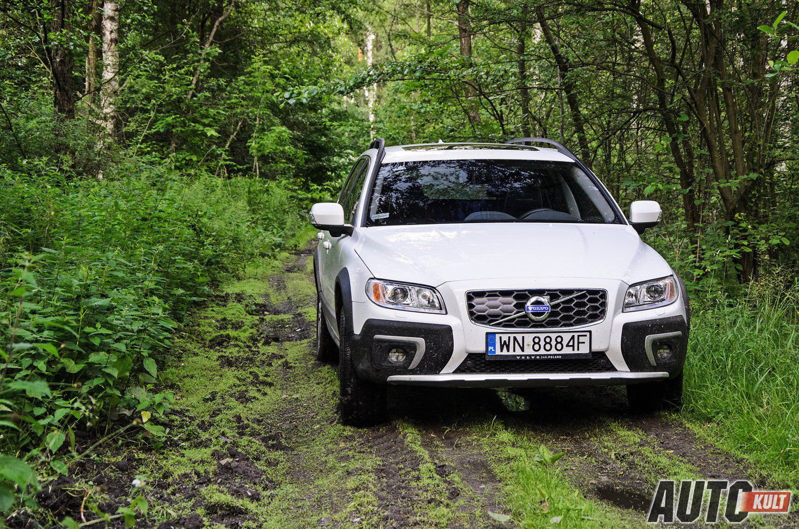 Volvo XC70 jest równie dobrym, a pod wieloma względami lepszym autem od Passata Alltrack czy Insignii Country Tourer. Przegrywa jedynie wysokimi kosztami serwisu i napraw.