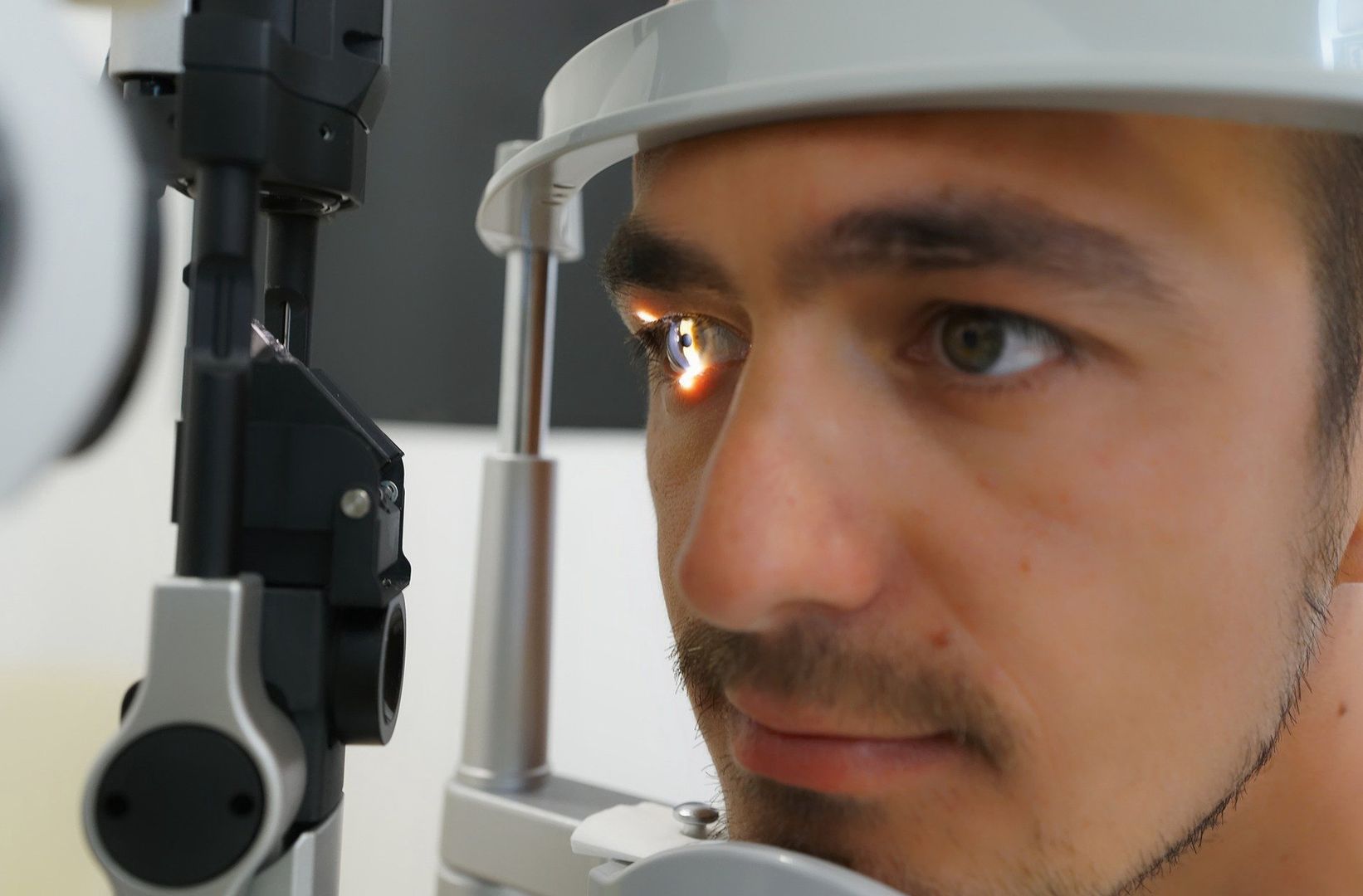 Jak koronawirus wpływa na wzrok? Niepokojące wyniki badań