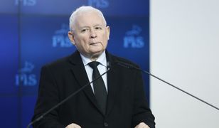 Jarosław Kaczyński protestuje w siedzibie TVP. Wymowne zdjęcia