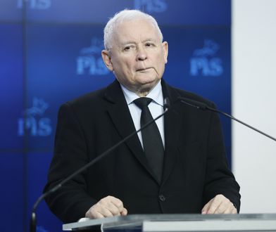 Jarosław Kaczyński protestuje w siedzibie TVP. Wymowne zdjęcia