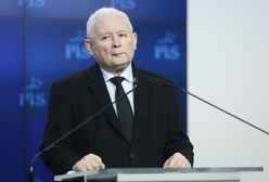 Jarosław Kaczyński protestuje w siedzibie TVP. Wymowne zdjęcia
