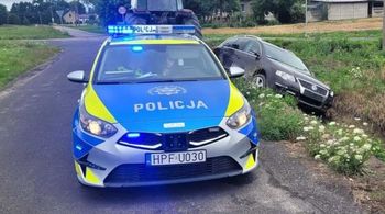 Pościg za pijanym kierowcą. 52-latek ucieczkę zakończył w rowie