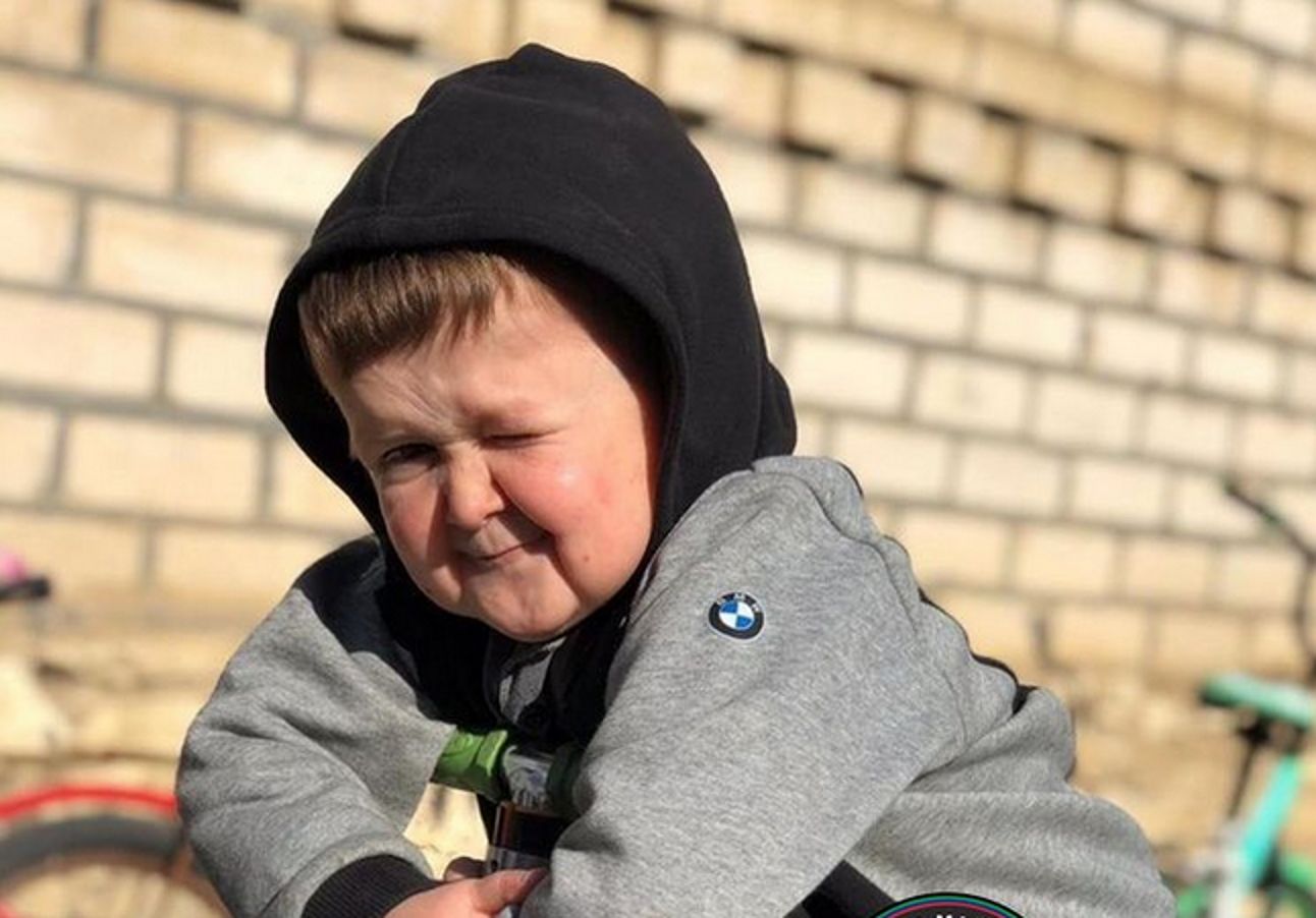 Hasbulla Magomedov znany również jako ”Mini Khabib” 