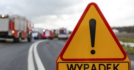 Wypadek autobusu z dziećmi koło Radomia. Wpadł do rowu