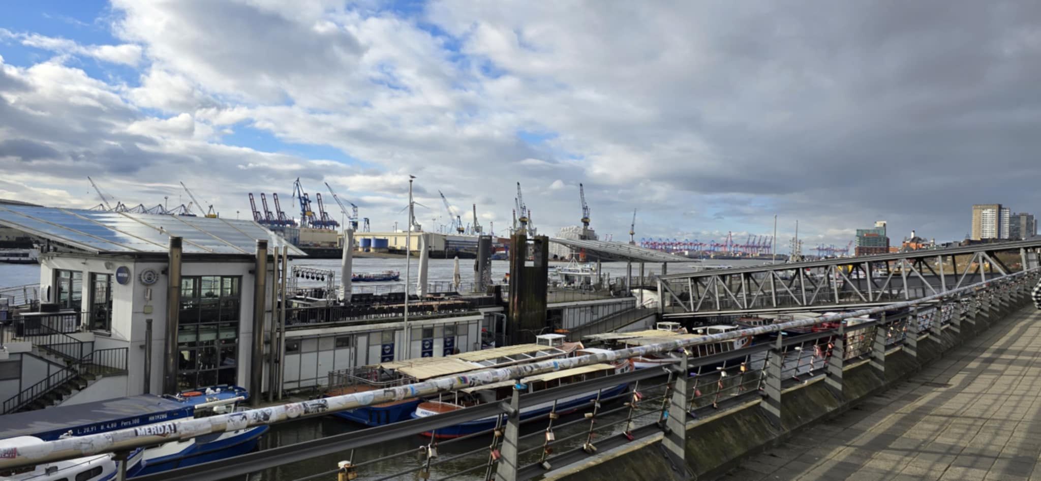 Hamburg od jesieni do wiosny jest miastem szarym i deszczowym