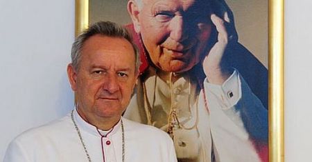 Kamerun. Polski biskup zabronił szczepić się dziewczynkom na HPV