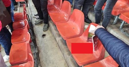 Odlot kibiców. Po trybunie latały martwe szczury