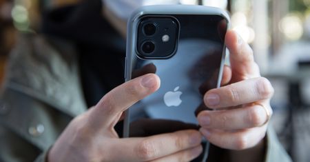 Apple pobiło Samsunga. iPhone najlepiej sprzedającym się smartfonem końca 2020 r.