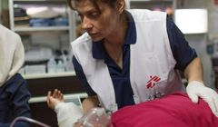 Lekarze bez Granic promują się hasłem "Ratujemy życie z Twoją pomocą"