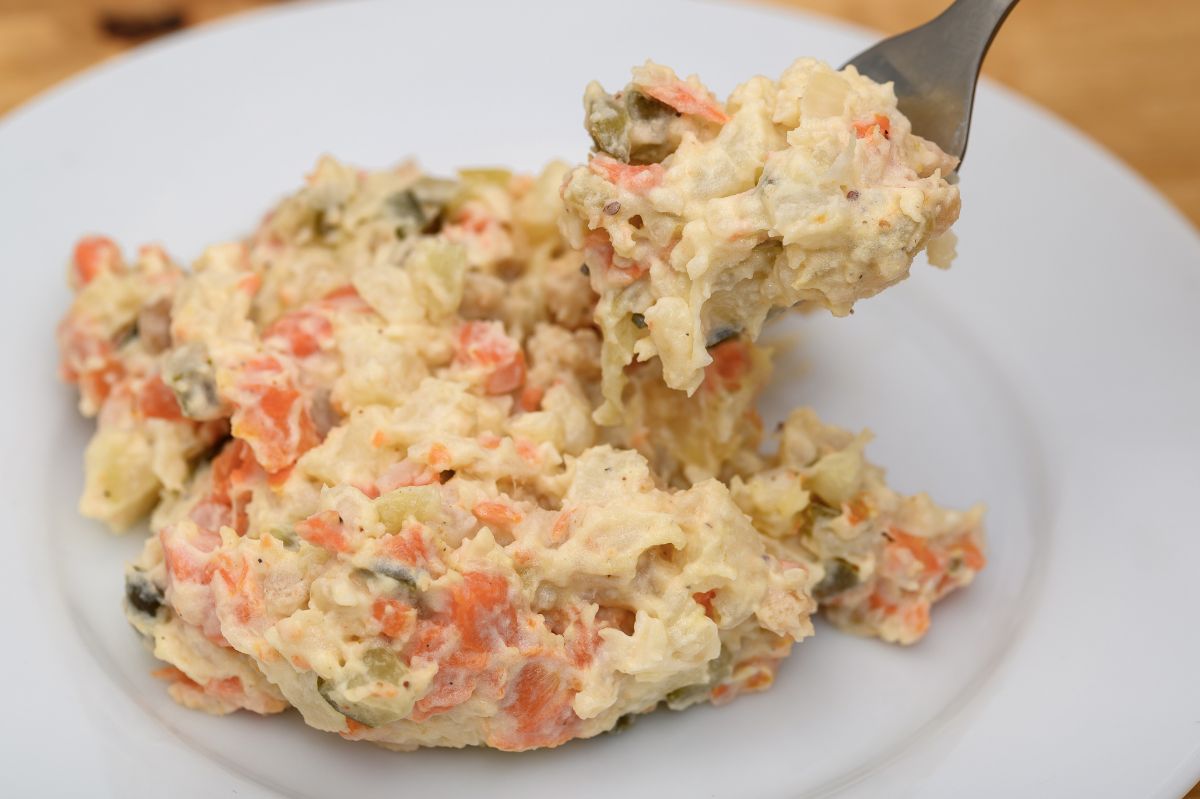 Sałatka jarzynowa nie zawsze smakuje lepiej na drugi dzień