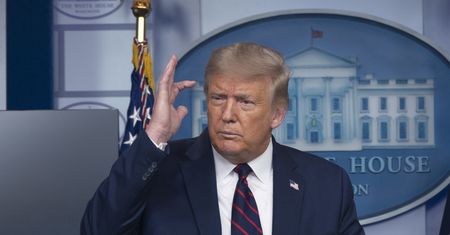Wybuch w Bejrucie. Donald Trump mówi o "ataku" i "bombie". Urzędnicy zaprzeczają tej wersji