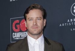 Armie Hammer oskarżony o gwałt. Historia jego rodziny jest mroczna