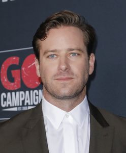 Armie Hammer oskarżony o gwałt. Historia jego rodziny jest mroczna