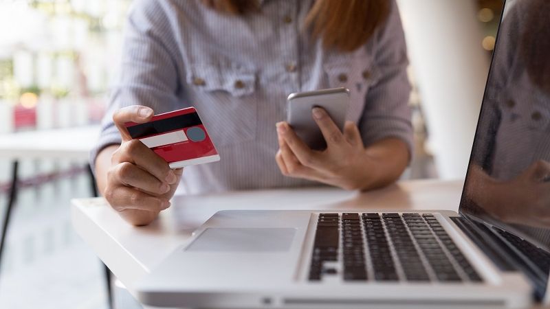 karta kredytowa telefon laptop bankowość
