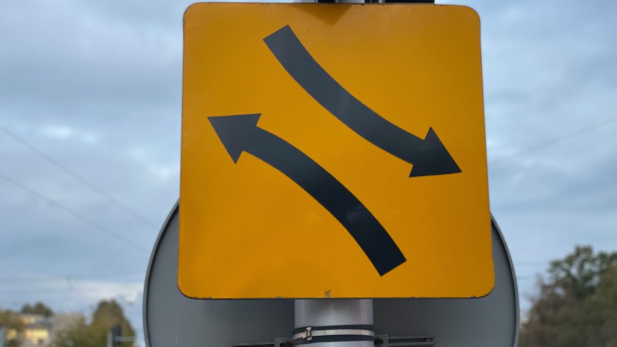 Znak bezkolizyjny skręt w lewo – "mijanka"