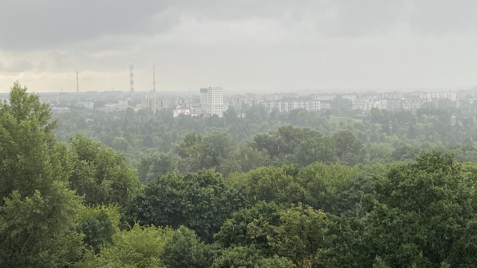 Warszawa. Weekend zacznie się w deszczu. Rządowe Centrum Bezpieczeństwa ostrzega przed burzami, które mogą na Mazowszu powodować podtopienia i zalania