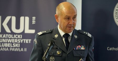 Decyzja Tuska. Dyrektor Generalny SW odwołany