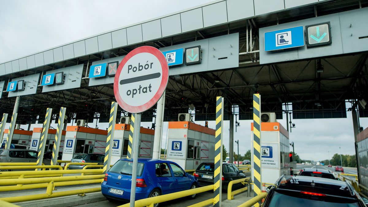 Bramki na autostradzie A4
Wroclaw 12.10.2021 r. Bramki na autostradzie A4 - pobor oplat - ilustracja.,Image: 638495635, License: Rights-managed, Restrictions: , Model Release: no, Credit line: Daniel Dmitriew / Forum
Daniel Dmitriew / Forum
ilustracja, ilustracyjne, samochod, autostrada, oplata, myto, bramka, bramki, bramownice, szlaban, szlabany, ruch, samochody, A4, Wroclaw, transport, Polska, punkt, poboru, oplat, platna, droga, ulica, jezdnia, motoryzacja, bilet, pobieranie, biletu, osobowy, kolejki, korki, kasy, etoll, e-toll, viatoll, via toll, A 4