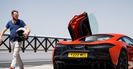 Test wideo: McLaren Artura łączy 680 KM i zużycie 5,5 l/100 km. Tak wygląda przyszłość superaut