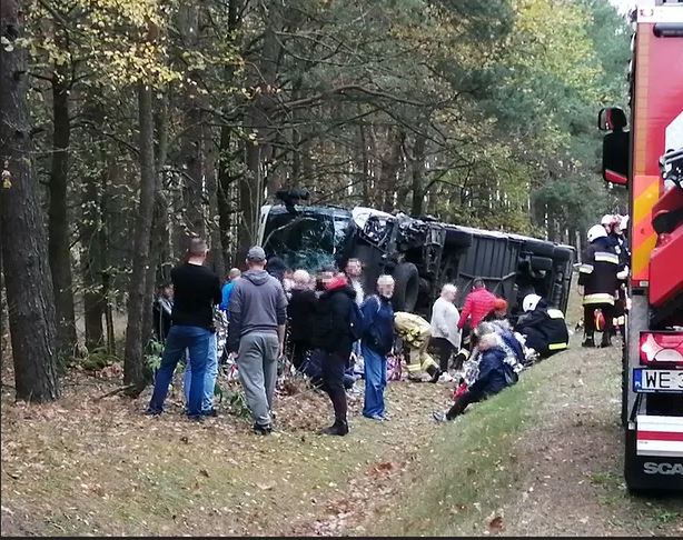 Tragiczny wypadek pod Ostrołęką. Jedna osoba nie żyje. Wzrosła liczba rannych