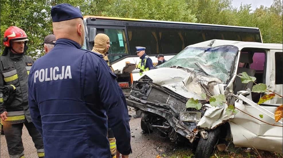 Podlasie. Autobus szkolny zderzył się z autem dostawczym. Nie żyje kierowca