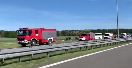 Wypadek autokaru z dziećmi na S3