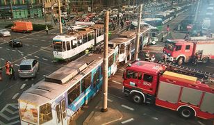 Szczecin: czołowe zderzenie tramwaju i autobusu. 11 osób rannych